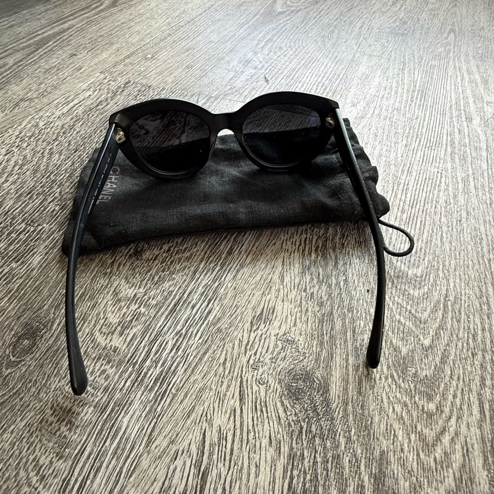 🚫Sold🚫 CHANEL Elegant Black Sunglasses - Picture 4 of 6